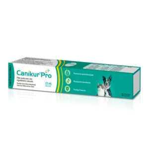 Présentation de Canikur Pro 60 ml Le Canikur Pro 60 ml est un complément probiotique spécialement conçu pour soutenir la santé digestive des chiens et chats. Il associe trois ingrédients clés pour une efficacité optimale : Des probiotiques (Enterococcus faecium), qui restaurent l’équilibre du microbiote intestinal. Des prébiotiques (Bio-Mos®-C), qui stimulent la croissance des bactéries bénéfiques. De la bentonite, une argile naturelle qui protège les parois intestinales tout en absorbant les toxines. Avec son grand format de 60 ml, il est particulièrement adapté pour les grands chiens ou pour des traitements prolongés, garantissant un soutien digestif efficace et durable. Pourquoi choisir Canikur Pro 60 ml ? Idéal pour les grands chiens ou les longues utilisations : Le format 60 ml convient parfaitement pour les chiens de grande taille ou pour des traitements de longue durée. Un soutien digestif complet : Efficace contre les troubles digestifs comme les diarrhées, les ballonnements, et les déséquilibres intestinaux. Triple action sur la santé intestinale : Probiotiques pour restaurer la flore, prébiotiques pour stimuler leur croissance, et bentonite pour protéger l’intestin. Administration facile et pratique : La seringue graduée permet un dosage précis, facilitant l’utilisation pour les propriétaires. Polyvalent : Convient aux chiens comme aux chats, quel que soit leur âge. Quand utiliser Canikur Pro 60 ml ? Canikur Pro est recommandé dans les situations suivantes : Troubles digestifs aigus ou chroniques : Diarrhées, ballonnements, flatulences, ou troubles intestinaux liés à une alimentation déséquilibrée. Périodes de stress : Voyage, déménagement, séjour en pension ou introduction d’un nouvel animal dans le foyer. Traitements antibiotiques : Protège et restaure la flore intestinale souvent perturbée par les antibiotiques. Récupération post-maladie : Favorise un retour à une digestion normale après une maladie ou une intervention chirurgicale. Soutien quotidien pour les grands chiens sensibles : Idéal pour les animaux sujets à des troubles digestifs récurrents ou à une sensibilité intestinale. Propriétés et avantages de Canikur Pro 60 ml Probiotique efficace : Contient Enterococcus faecium (5 x 10¹¹ UFC par kg), une souche bénéfique qui rétablit l’équilibre entre bonnes et mauvaises bactéries dans l’intestin. Prébiotique avancé (Bio-Mos®-C) : Favorise la croissance des bactéries bénéfiques, renforçant ainsi l’efficacité des probiotiques. Protection des parois intestinales : La bentonite (16,5 %) agit comme un bouclier naturel contre les toxines et les irritations, soutenant les parois intestinales. Formule appétente et pratique : Sa texture pâteuse et son goût agréable facilitent l’administration, même pour les animaux les plus difficiles. Grand format économique : Idéal pour les chiens de grande taille ou les foyers avec plusieurs animaux nécessitant un traitement. Composition et constituants analytiques Composition : Huile de soja Levure inactivée Farine de lupin (riche en protéines) Glucose Chlorure de sodium Phosphate disodique Huile de tournesol Additifs (par kg) : Enterococcus faecium DSM 10663 / NCIMB 10415 : 5 × 10¹¹ UFC. Bentonite (1m558i) : 16,5 %. Constituants analytiques : Protéines brutes : 6 %. Fibres alimentaires brutes : 1,5 %. Matières grasses brutes : 41,1 %. Cendres brutes : 21,1 %. Cendres insolubles dans l'acide chlorhydrique : 13 %. Mode d’emploi Dosages recommandés : Chats : 1 à 2 ml deux fois par jour. Chiens : 26 à 40 kg : 6 ml deux fois par jour. Plus de 40 kg : 8 ml deux fois par jour. Administration : Tournez l’anneau de la seringue jusqu’à la dose souhaitée. Administrez directement dans la gueule ou mélangez avec la nourriture. Durée d’utilisation : Peut être utilisé quotidiennement, selon les recommandations vétérinaires. Ne pas dépasser 4 semaines sans avis médical. Précautions : Conservez dans un endroit sec et frais, à l’abri de la lumière directe. Reboucher la seringue après chaque utilisation pour éviter que le produit ne sèche. Évitez l’utilisation simultanée avec des macrolides administrés par voie orale. Conditionnement de Canikur Pro 60 ml Le Canikur Pro 60 ml est conditionné dans une seringue doseuse pratique, spécialement conçue pour répondre aux besoins des grands chiens ou des traitements prolongés. Ce format généreux garantit une administration économique et efficace. Pourquoi choisir Zoo Santé pour vos achats de Canikur Pro ? En commandant Canikur Pro 60 ml chez Zoo Santé, vous bénéficiez de nombreux avantages : Produits de qualité : Une sélection rigoureuse pour répondre aux besoins de vos animaux. Prix compétitifs : Des tarifs avantageux pour garantir la santé de vos chiens et chats. Livraison rapide et fiable : Recevez vos produits directement chez vous dans les meilleurs délais. Conseils d’experts : Une équipe de professionnels de la santé animale à votre disposition.