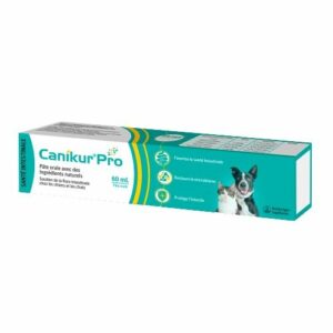 Présentation de Canikur Pro 60 ml Le Canikur Pro 60 ml est un complément probiotique spécialement conçu pour soutenir la santé digestive des chiens et chats. Il associe trois ingrédients clés pour une efficacité optimale : Des probiotiques (Enterococcus faecium), qui restaurent l’équilibre du microbiote intestinal. Des prébiotiques (Bio-Mos®-C), qui stimulent la croissance des bactéries bénéfiques. De la bentonite, une argile naturelle qui protège les parois intestinales tout en absorbant les toxines. Avec son grand format de 60 ml, il est particulièrement adapté pour les grands chiens ou pour des traitements prolongés, garantissant un soutien digestif efficace et durable. Pourquoi choisir Canikur Pro 60 ml ? Idéal pour les grands chiens ou les longues utilisations : Le format 60 ml convient parfaitement pour les chiens de grande taille ou pour des traitements de longue durée. Un soutien digestif complet : Efficace contre les troubles digestifs comme les diarrhées, les ballonnements, et les déséquilibres intestinaux. Triple action sur la santé intestinale : Probiotiques pour restaurer la flore, prébiotiques pour stimuler leur croissance, et bentonite pour protéger l’intestin. Administration facile et pratique : La seringue graduée permet un dosage précis, facilitant l’utilisation pour les propriétaires. Polyvalent : Convient aux chiens comme aux chats, quel que soit leur âge. Quand utiliser Canikur Pro 60 ml ? Canikur Pro est recommandé dans les situations suivantes : Troubles digestifs aigus ou chroniques : Diarrhées, ballonnements, flatulences, ou troubles intestinaux liés à une alimentation déséquilibrée. Périodes de stress : Voyage, déménagement, séjour en pension ou introduction d’un nouvel animal dans le foyer. Traitements antibiotiques : Protège et restaure la flore intestinale souvent perturbée par les antibiotiques. Récupération post-maladie : Favorise un retour à une digestion normale après une maladie ou une intervention chirurgicale. Soutien quotidien pour les grands chiens sensibles : Idéal pour les animaux sujets à des troubles digestifs récurrents ou à une sensibilité intestinale. Propriétés et avantages de Canikur Pro 60 ml Probiotique efficace : Contient Enterococcus faecium (5 x 10¹¹ UFC par kg), une souche bénéfique qui rétablit l’équilibre entre bonnes et mauvaises bactéries dans l’intestin. Prébiotique avancé (Bio-Mos®-C) : Favorise la croissance des bactéries bénéfiques, renforçant ainsi l’efficacité des probiotiques. Protection des parois intestinales : La bentonite (16,5 %) agit comme un bouclier naturel contre les toxines et les irritations, soutenant les parois intestinales. Formule appétente et pratique : Sa texture pâteuse et son goût agréable facilitent l’administration, même pour les animaux les plus difficiles. Grand format économique : Idéal pour les chiens de grande taille ou les foyers avec plusieurs animaux nécessitant un traitement. Composition et constituants analytiques Composition : Huile de soja Levure inactivée Farine de lupin (riche en protéines) Glucose Chlorure de sodium Phosphate disodique Huile de tournesol Additifs (par kg) : Enterococcus faecium DSM 10663 / NCIMB 10415 : 5 × 10¹¹ UFC. Bentonite (1m558i) : 16,5 %. Constituants analytiques : Protéines brutes : 6 %. Fibres alimentaires brutes : 1,5 %. Matières grasses brutes : 41,1 %. Cendres brutes : 21,1 %. Cendres insolubles dans l'acide chlorhydrique : 13 %. Mode d’emploi Dosages recommandés : Chats : 1 à 2 ml deux fois par jour. Chiens : 26 à 40 kg : 6 ml deux fois par jour. Plus de 40 kg : 8 ml deux fois par jour. Administration : Tournez l’anneau de la seringue jusqu’à la dose souhaitée. Administrez directement dans la gueule ou mélangez avec la nourriture. Durée d’utilisation : Peut être utilisé quotidiennement, selon les recommandations vétérinaires. Ne pas dépasser 4 semaines sans avis médical. Précautions : Conservez dans un endroit sec et frais, à l’abri de la lumière directe. Reboucher la seringue après chaque utilisation pour éviter que le produit ne sèche. Évitez l’utilisation simultanée avec des macrolides administrés par voie orale. Conditionnement de Canikur Pro 60 ml Le Canikur Pro 60 ml est conditionné dans une seringue doseuse pratique, spécialement conçue pour répondre aux besoins des grands chiens ou des traitements prolongés. Ce format généreux garantit une administration économique et efficace. Pourquoi choisir Zoo Santé pour vos achats de Canikur Pro ? En commandant Canikur Pro 60 ml chez Zoo Santé, vous bénéficiez de nombreux avantages : Produits de qualité : Une sélection rigoureuse pour répondre aux besoins de vos animaux. Prix compétitifs : Des tarifs avantageux pour garantir la santé de vos chiens et chats. Livraison rapide et fiable : Recevez vos produits directement chez vous dans les meilleurs délais. Conseils d’experts : Une équipe de professionnels de la santé animale à votre disposition.